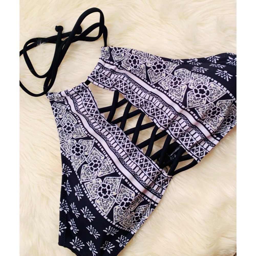 Xhilaration Bold Print Black & White Caged Bikini✨